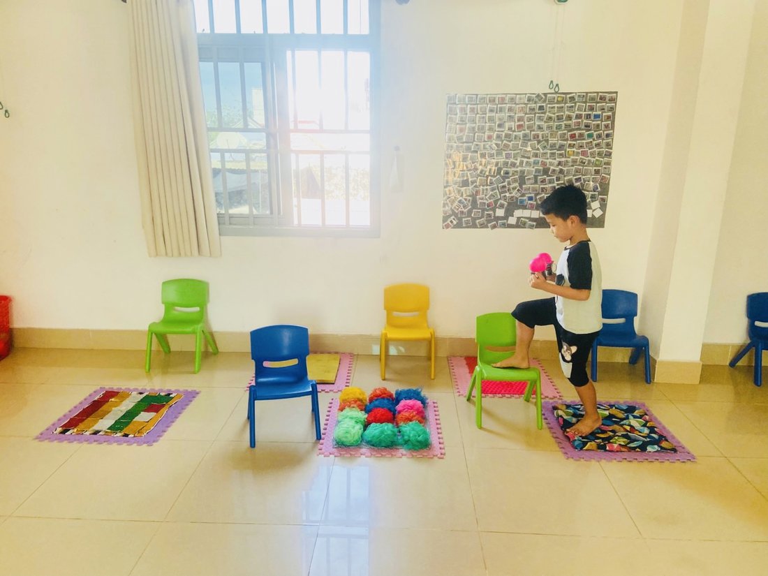 Hoạt động can thiệp vận động và giác quan cho trẻ